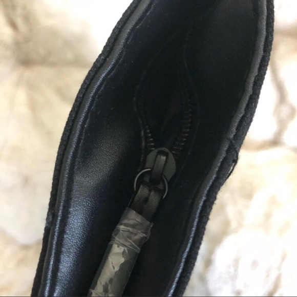 VS Black Striped Weekender Tote - Picture 3 of 4